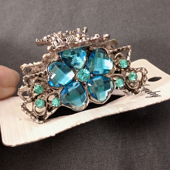 Fashion Jewelry Other - NWT! GORGEOUS Hair Clip